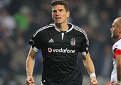 غوميز يواصل تألقه ويقود بشكتاش للفوز في الدوري التركي