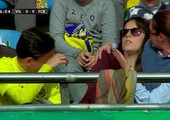 ميسي يكسر يد عاشقة لريال مدريد