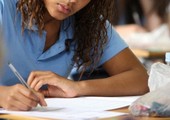 ألمانية تغش في الامتحان النظري لرخصة القيادة باستخدام جهاز إرسال واستقبال