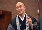 عروض موسيقية لقس مسيحي وراهب بوذي في اليابان