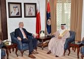 وزير الداخلية يبحث التعاون الأمني مع السفير الأميركي وقائد الأسطول الخامس