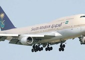 انبعاث دخان يجبر طائرة 