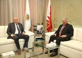 رئيس جامعة البحرين: نولي اهتماماً خاصاً بنجاح تجربة 