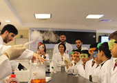 جامعة البحرين الطبية ترحب بتلاميذ المدارس في برنامج 