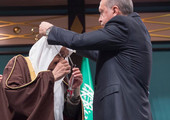 بالصور... أردوغان يستقبل العاهل السعودي ويقلده وسام الجمهورية