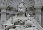 شاهد الصور... تماثيل لندن تلبس الأقنعة للتحذير من تلوث الجو! 