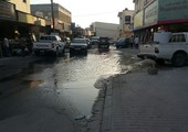بالصور... أصحاب محلات سوق واقف يشكون مجدداً فيضان مياه الصرف الصحي 
