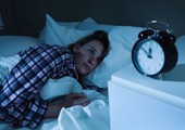 لماذا لا ينام الإنسان ملء جفنيه عندما يغير مكان نومه المعتاد؟