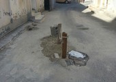بالصور .. أهالي مجمع 526 بباربار يشكون مجدداً من الحفر ويطالبون بالصيانة