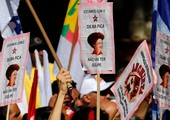 تظاهرات ضد إقالة الرئيسة روسيف في البرازيل بمناسبة عيد العمال