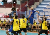 قمة كرة اليد البحرينية تكتسي باللون الأزرق وسقوط أول لـ «النسور»