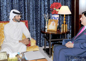 ناصر بن حمد يستقبل السفير الباكستاني ويشيد بالعلاقات بين البلدين