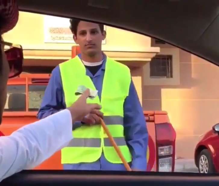 لنرتقي قليلا الأعمى كفيف والزب ال عامل نظافة والمعاق ذوي احتياجات خاصة البحرين صحيفة الوسط البحرينية مملكة البحرين
