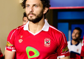 حسام غالي يداعب صلاح خلال مؤتمر ودية الأهلي وروما