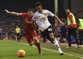 اليويفا يغرم مانشستر وليفربول ماليا بسبب أحداث المواجهة الأوروبية بينهما