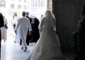 السعودية: رجال الأمن يمنعون عروساً ترتدي فستان الزفاف من الدخول إلى المسجد الحرام