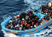 هيئة: مهاجرون يقولون إن سفينة غرقت قبالة ايطاليا وعليها المئات