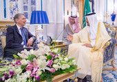 العاهل السعودي وولي عهده يستقبلان وزير الخارجية البريطاني