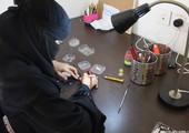 زهراء.. أول سعودية تعمل في صيانة الجوالات