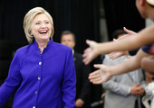 هيلاري كلينتون تستعد للاحتفال بفوزها التاريخي في الانتخابات التمهيدية