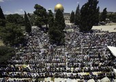 عشرات آلاف الفلسطينيين ادوا الصلاة في الاقصى في اول جمعة من رمضان