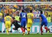 شاهد بالصور... مباراة فرنسا ورومانيا في افتتاح بطولة 