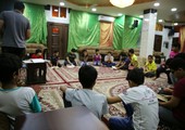 بالصور... جد الحاج تحتضن الأطفال وتنطلق بهم بأعماق تلاوة القرآن الكريم بشهر رمضان 