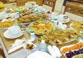 باحثون: موائد إفطار الصائم يظهر عليها «الإسراف» و«التفاخر»