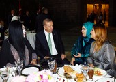 أردوغان على مائدة الافطار الى جانب أشهر المتحولين جنسيا في تركيا