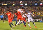 منتخب تشيلي يصل نيو جيرسي ويستعد لنهائي كوبا أمريكا في حوض السباحة