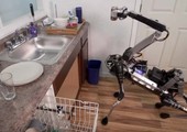 بشرى لربات البيوت.. روبوت آلي يغسل الأواني