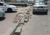بالصور... أهالي مجمع 1205 بمدينة حمد يطالبون الجهات المختصة بإزالة الأوساخ وإعادة الشارع لوضعه الطبيعي