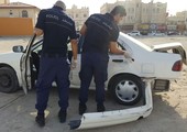 بالصور... لص يسرق سيارة مواطن ويتورط بحادث ويلقيها في ساحة بجدعلي