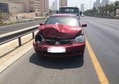بالصور... إصابة بحريني بتصادم 5 سيارات على شارع الشيخ خليفة