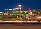 توقيف عنصرين يشتبه في أنهما متشددان في مطار إسطنبول