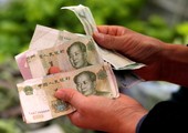 اليوان الصيني يهبط لأدنى مستوى في خمس سنوات ونصف أمام الدولار الأميركي