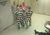 سجناء تكساس ينقذون حارسهم من الموت