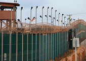 الخارجية الأميركية: ترحيل سجينين من غوانتنامو لصربيا