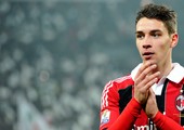 ريال مدريد يدخل سباق التعاقد مع لاعب ميلان دي تشيليو