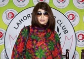 بالصور... توقيف شقيق الشابة قنديل بلوش بتهمة قتلها... وتشييعها في باكستان
