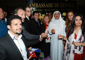 بالصور... تضامن بالشموع مع ضحايا نيس عند السفارة الفرنسية بالمنامة