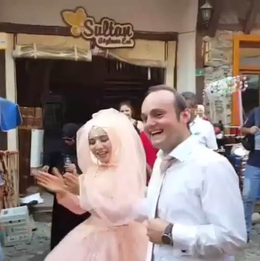 بالفيديو و الصور عروس تركية تُزف بـ هلي هلي يا نجمة البحرين منوعات صحيفة الوسط