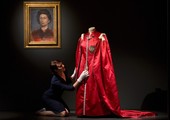 بالصور... معرض لفساتين الملكة إليزابيث احتفالا بعيد ميلادها التسعين