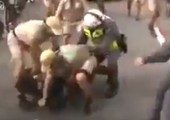 بالفيديو... مجهول حاول سرقة الشعلة الأولمبية في البرازيل