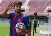 برشلونة يضم البرتغالي غوميز من فالنسيا