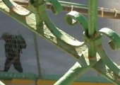 بالفيديو... جنود الاحتلال الإسرائيلي يسرقون دراجة طفلة فلسطينية