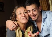 والدة سعد المجرد تشعل المسرح بالرقص معه في تونس