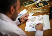 بالصور... فلسطيني يجمع القمح فنا ويرسم سنابله لوحات
