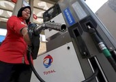 بالصور... مصريات يعملن لأول مرة بمحطة بنزين