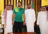 السلاطنة يوقع لـ 